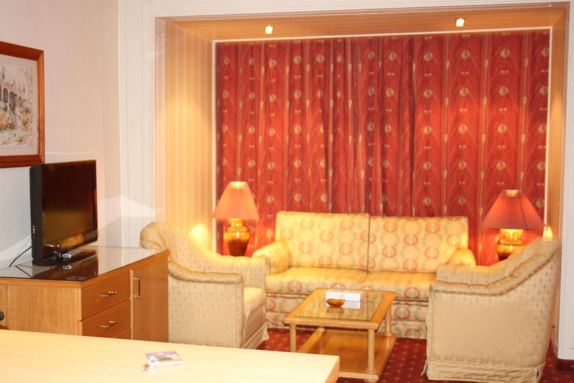 Grand Hotel Бейрут Экстерьер фото