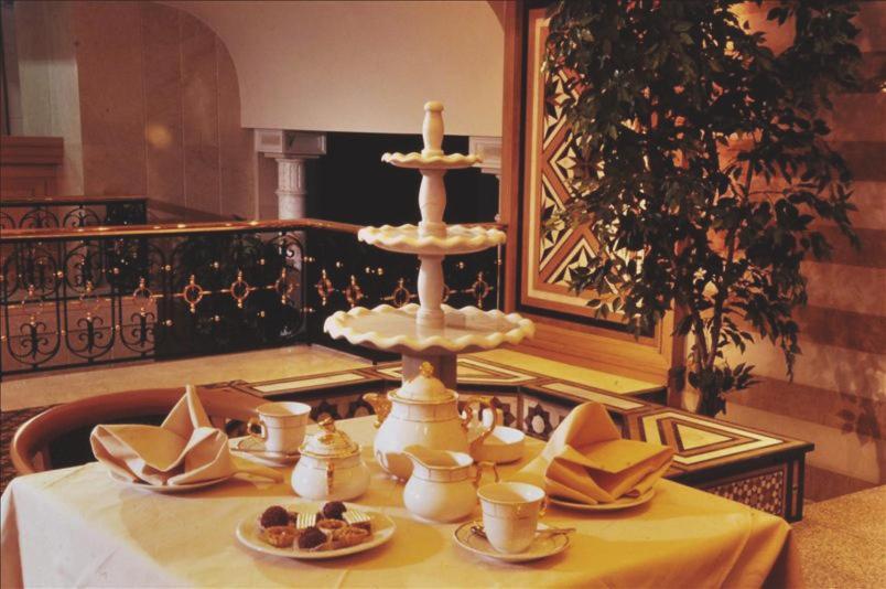 Grand Hotel Бейрут Экстерьер фото